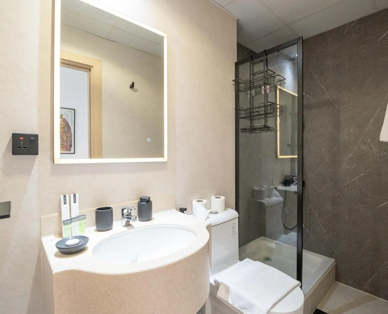 Exquisite Marina View 2 Bedrooms Apartment Near Metro And Marina Mall Dubai