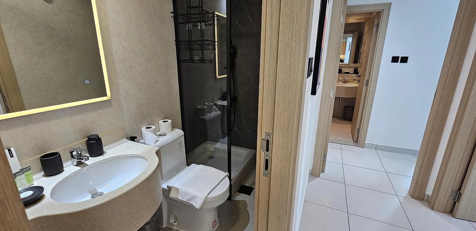 Exquisite Marina View 2 Bedrooms Apartment Near Metro And Marina Mall Dubai 0*,  United Arab Emirates