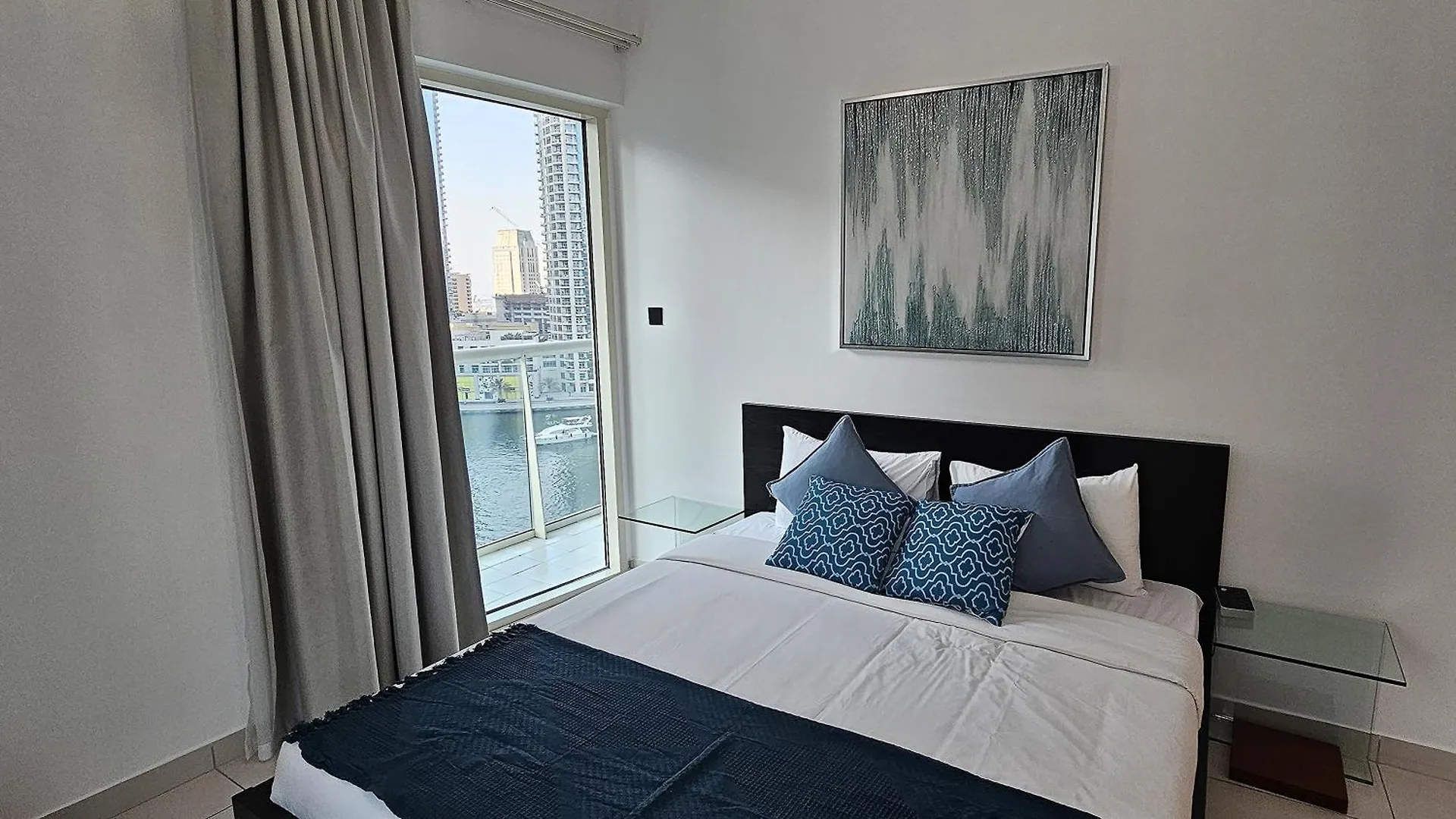 Exquisite Marina View 2 Bedrooms Apartment Near Metro And Marina Mall Dubai