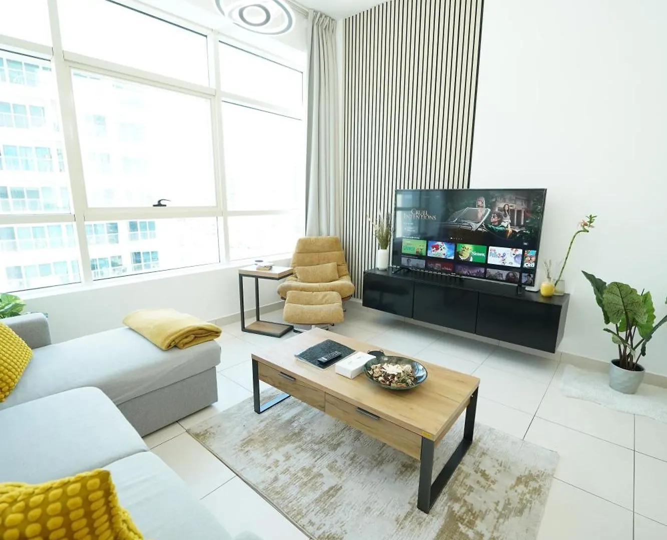Exquisite Marina View 2 Bedrooms Apartment Near Metro And Marina Mall Dubai