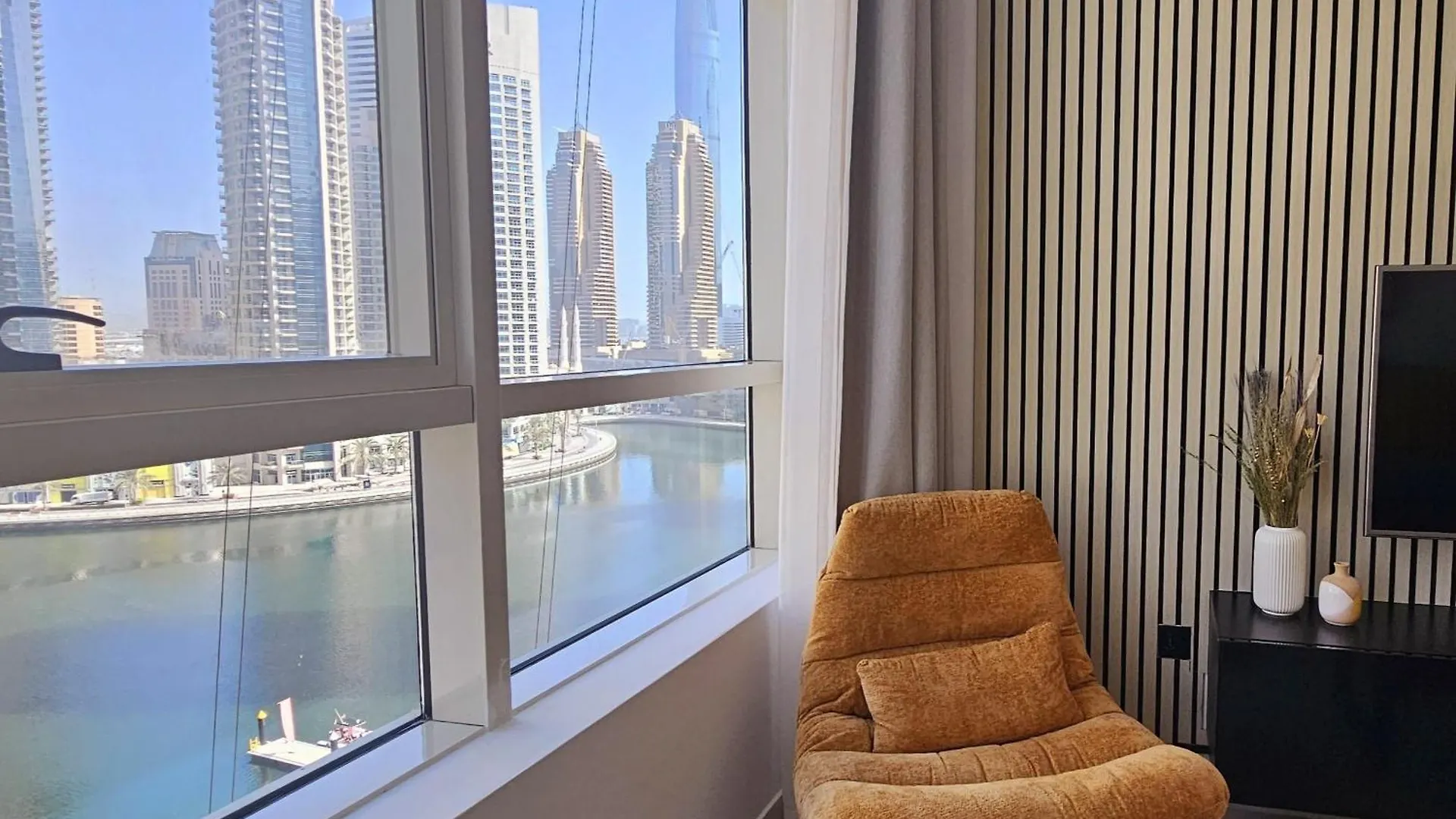 Exquisite Marina View 2 Bedrooms Apartment Near Metro And Marina Mall location
